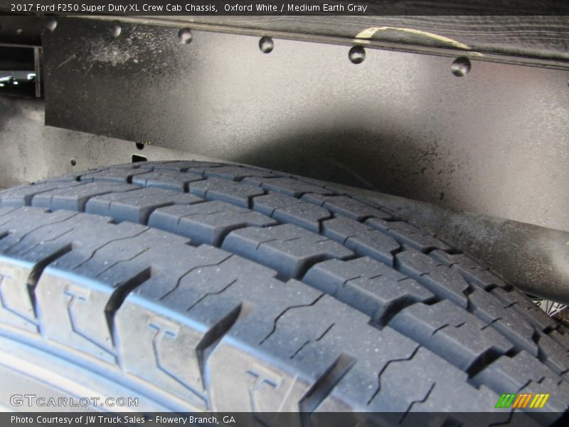 Oxford White / Medium Earth Gray 2017 Ford F250 Super Duty XL Crew Cab Chassis