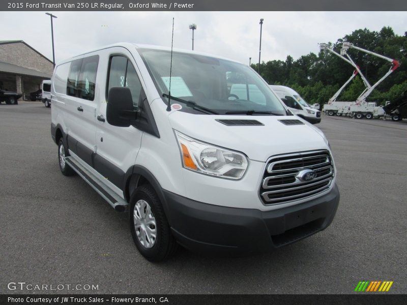 Front 3/4 View of 2015 Transit Van 250 LR Regular