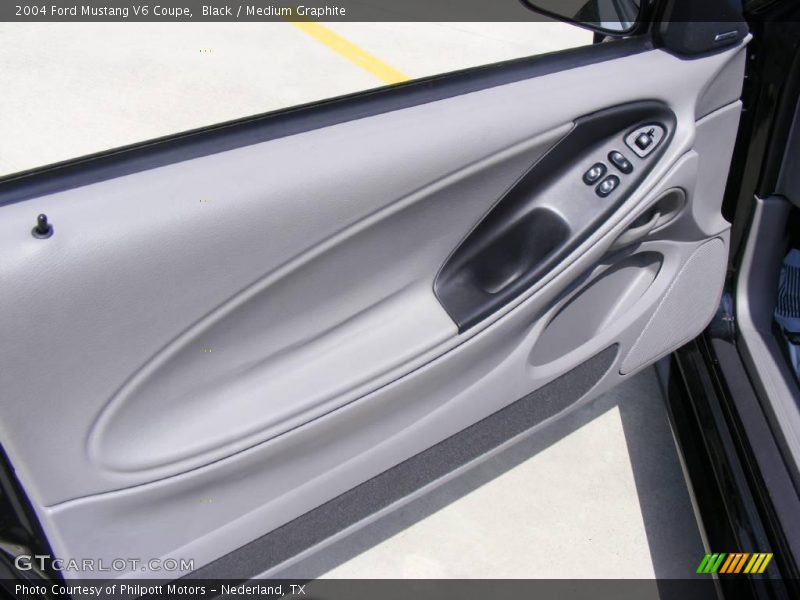 Black / Medium Graphite 2004 Ford Mustang V6 Coupe
