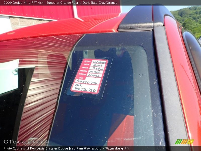 Sunburst Orange Pearl / Dark Slate Gray/Orange 2009 Dodge Nitro R/T 4x4