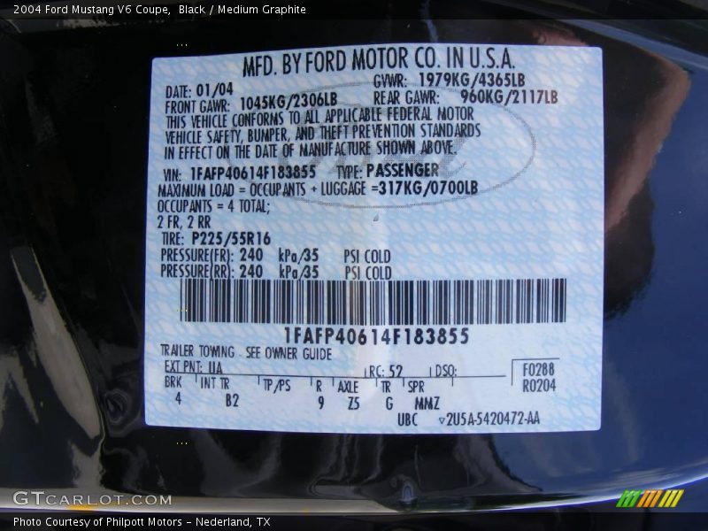 Black / Medium Graphite 2004 Ford Mustang V6 Coupe
