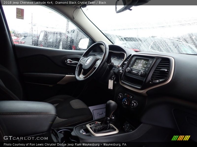 Diamond Black Crystal Pearl / Black 2018 Jeep Cherokee Latitude 4x4