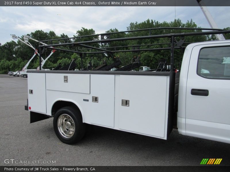 Oxford White / Medium Earth Gray 2017 Ford F450 Super Duty XL Crew Cab 4x4 Chassis