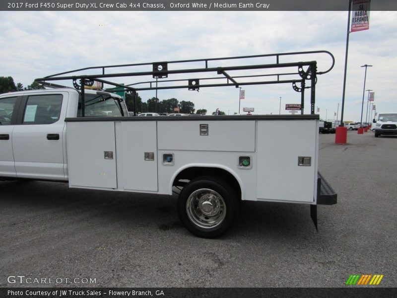 Oxford White / Medium Earth Gray 2017 Ford F450 Super Duty XL Crew Cab 4x4 Chassis