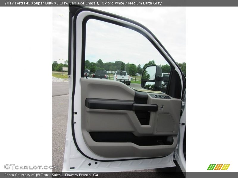 Oxford White / Medium Earth Gray 2017 Ford F450 Super Duty XL Crew Cab 4x4 Chassis