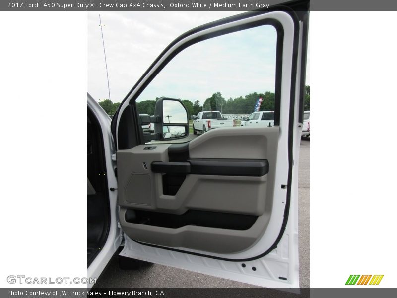 Oxford White / Medium Earth Gray 2017 Ford F450 Super Duty XL Crew Cab 4x4 Chassis