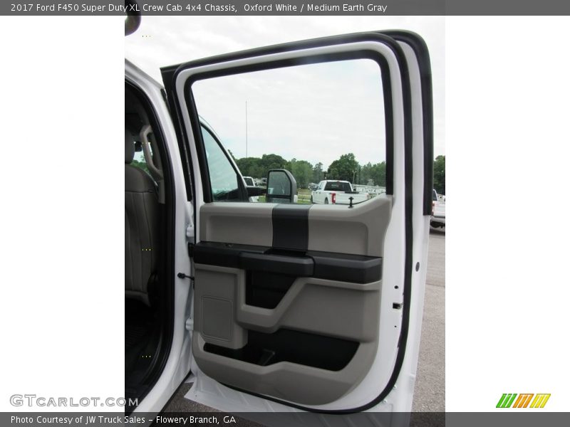 Oxford White / Medium Earth Gray 2017 Ford F450 Super Duty XL Crew Cab 4x4 Chassis