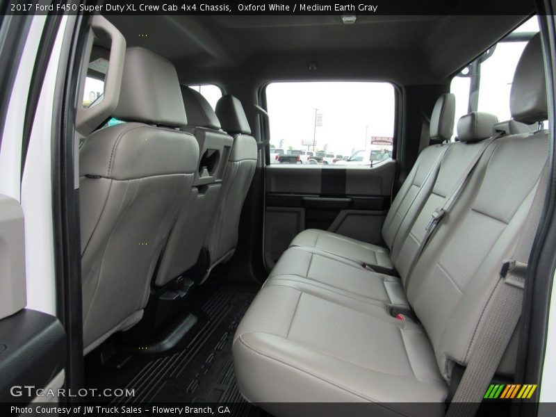 Oxford White / Medium Earth Gray 2017 Ford F450 Super Duty XL Crew Cab 4x4 Chassis