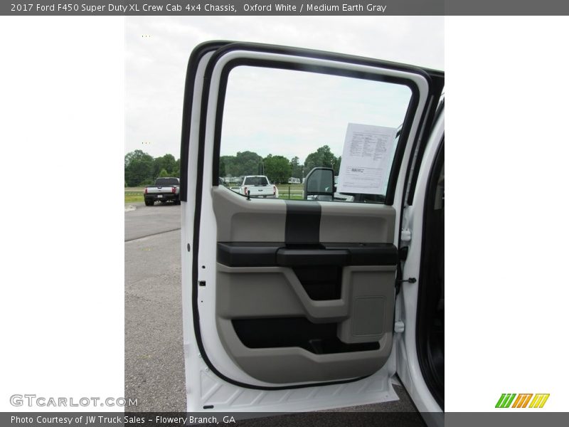 Oxford White / Medium Earth Gray 2017 Ford F450 Super Duty XL Crew Cab 4x4 Chassis