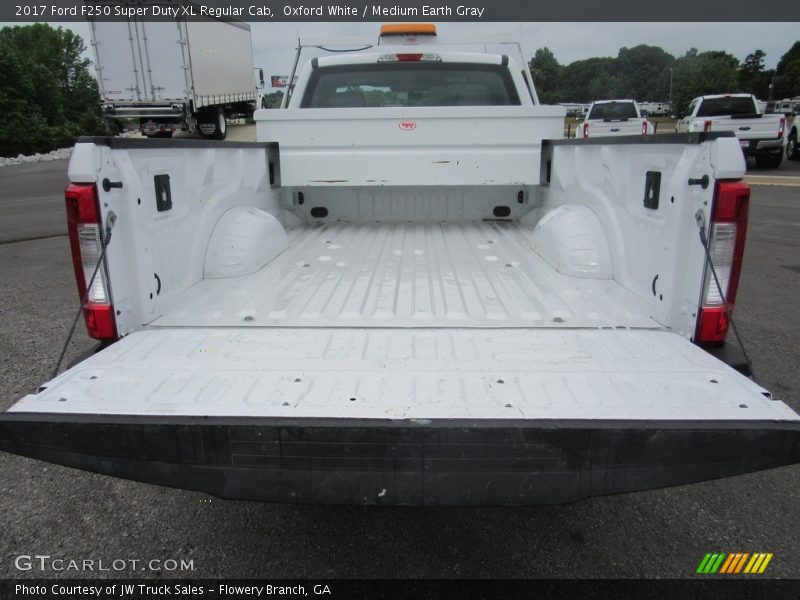 Oxford White / Medium Earth Gray 2017 Ford F250 Super Duty XL Regular Cab