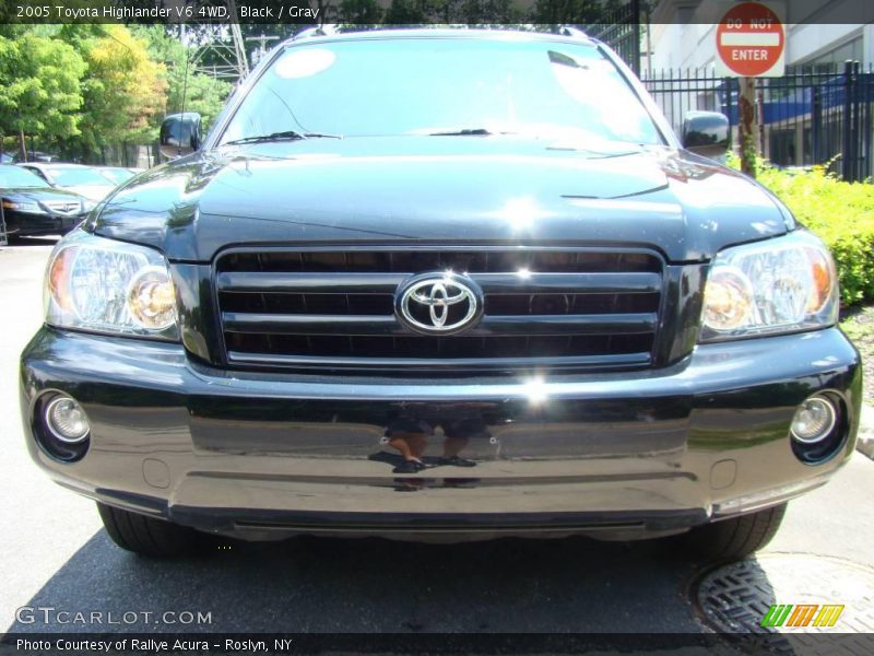 Black / Gray 2005 Toyota Highlander V6 4WD