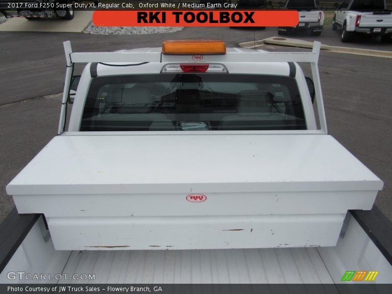 Oxford White / Medium Earth Gray 2017 Ford F250 Super Duty XL Regular Cab