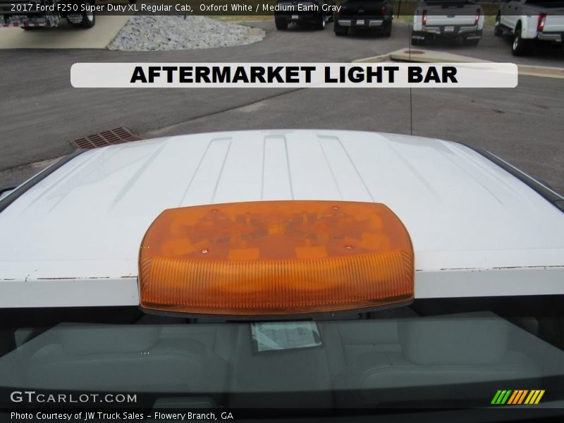 Oxford White / Medium Earth Gray 2017 Ford F250 Super Duty XL Regular Cab
