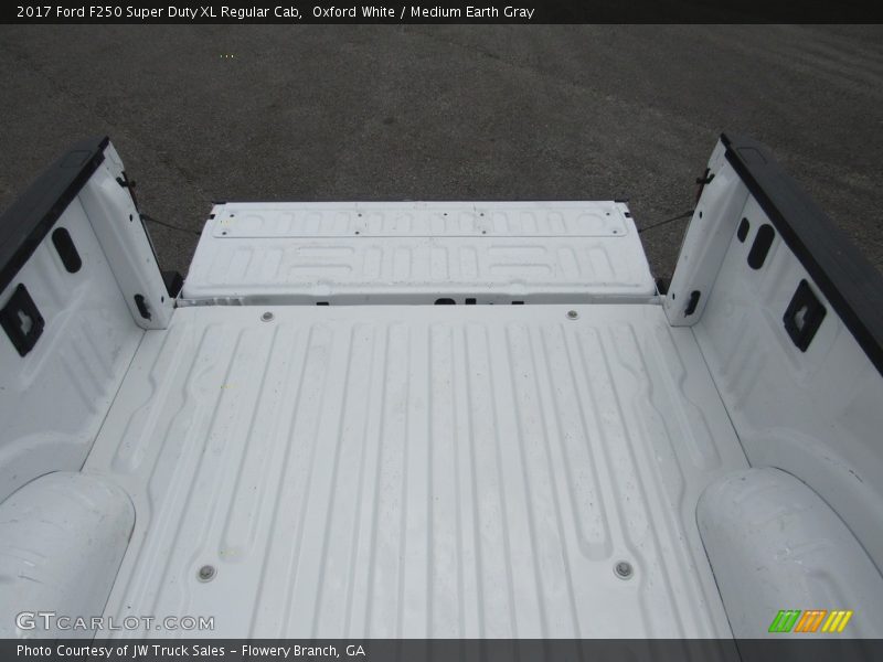 Oxford White / Medium Earth Gray 2017 Ford F250 Super Duty XL Regular Cab