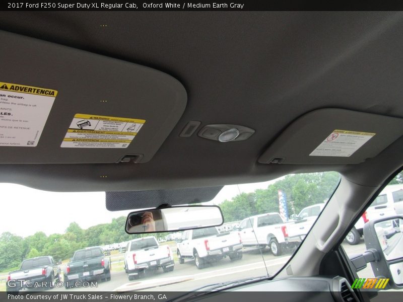 Oxford White / Medium Earth Gray 2017 Ford F250 Super Duty XL Regular Cab
