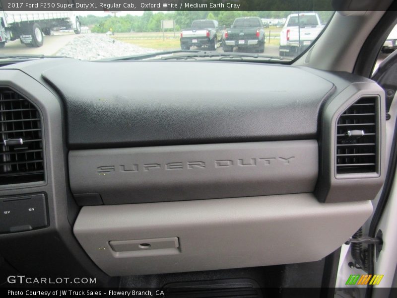 Dashboard of 2017 F250 Super Duty XL Regular Cab