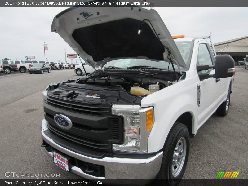 Oxford White / Medium Earth Gray 2017 Ford F250 Super Duty XL Regular Cab