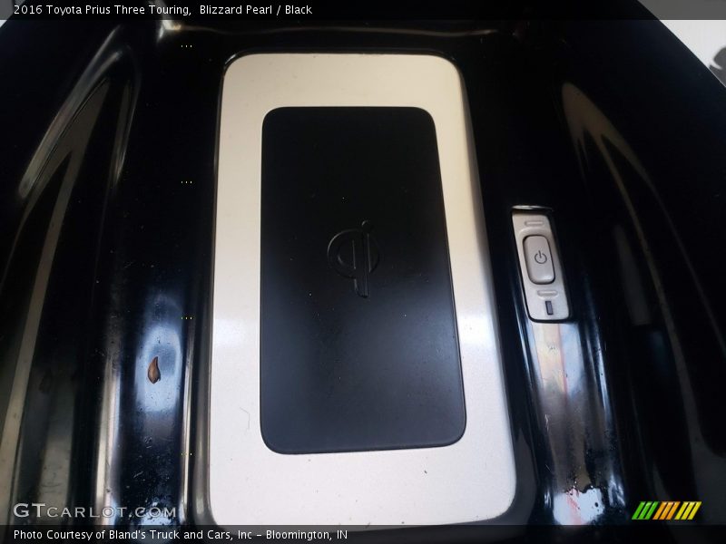 Blizzard Pearl / Black 2016 Toyota Prius Three Touring