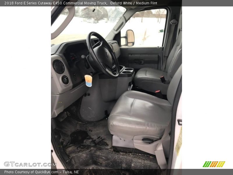 Oxford White / Medium Flint 2018 Ford E Series Cutaway E450 Commercial Moving Truck