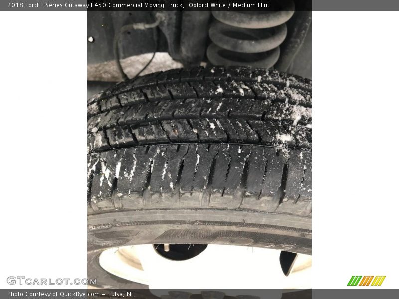 Oxford White / Medium Flint 2018 Ford E Series Cutaway E450 Commercial Moving Truck