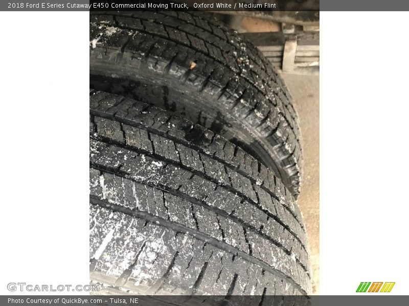 Oxford White / Medium Flint 2018 Ford E Series Cutaway E450 Commercial Moving Truck