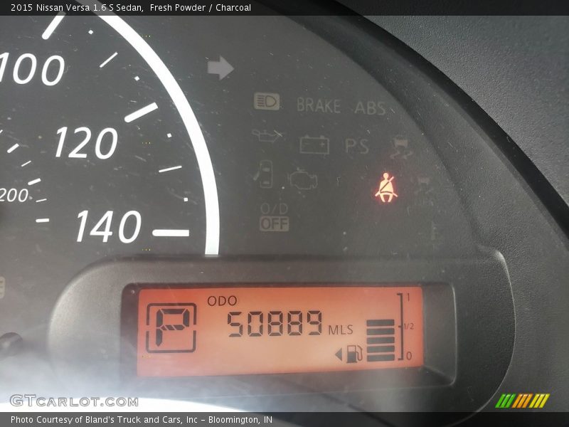 Fresh Powder / Charcoal 2015 Nissan Versa 1.6 S Sedan
