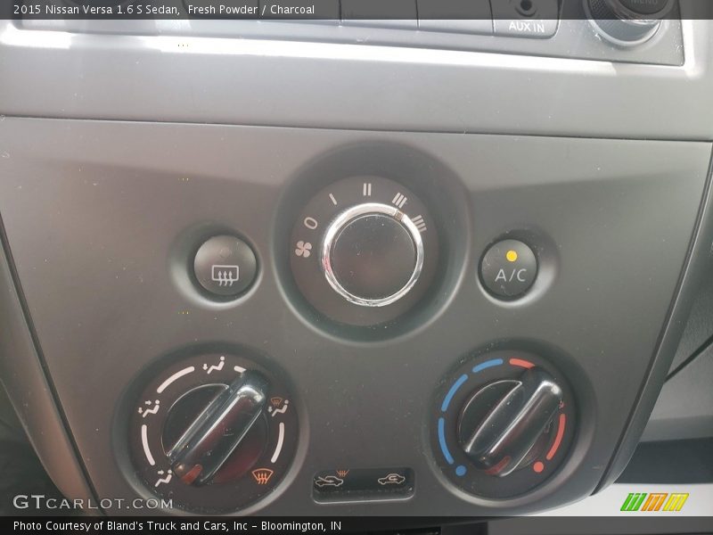 Fresh Powder / Charcoal 2015 Nissan Versa 1.6 S Sedan