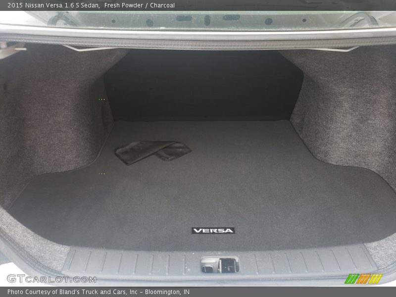 Fresh Powder / Charcoal 2015 Nissan Versa 1.6 S Sedan