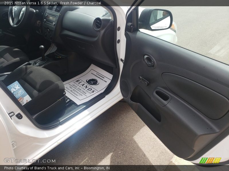 Fresh Powder / Charcoal 2015 Nissan Versa 1.6 S Sedan