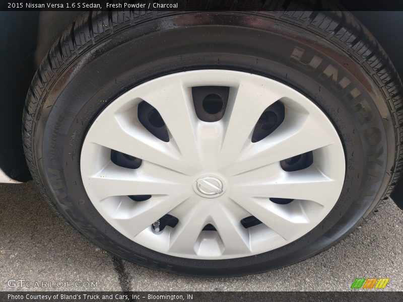 Fresh Powder / Charcoal 2015 Nissan Versa 1.6 S Sedan