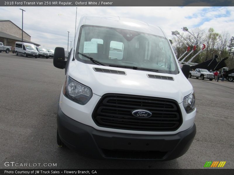 Oxford White / Pewter 2018 Ford Transit Van 250 MR Regular