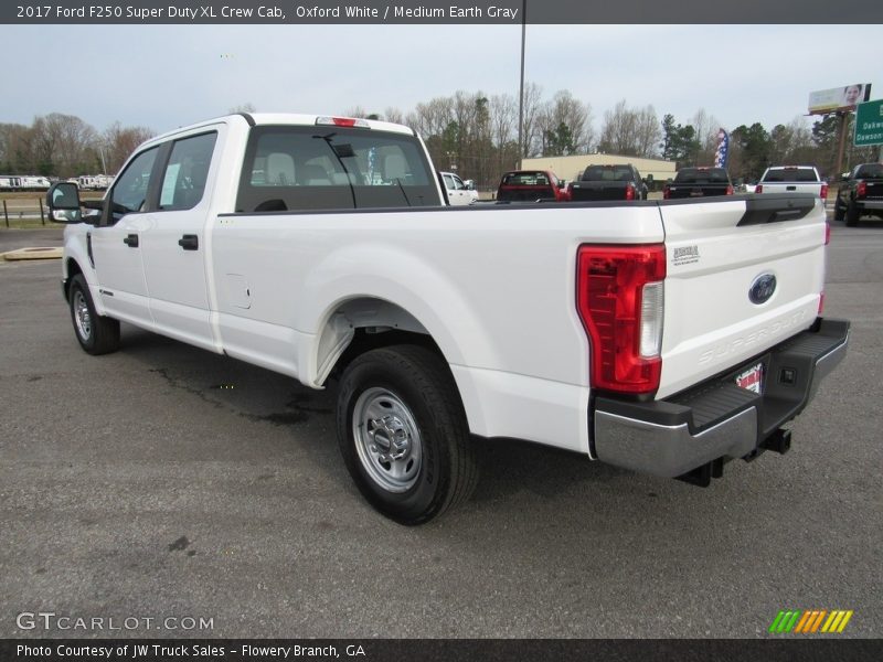 Oxford White / Medium Earth Gray 2017 Ford F250 Super Duty XL Crew Cab