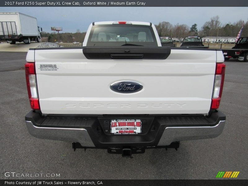 Oxford White / Medium Earth Gray 2017 Ford F250 Super Duty XL Crew Cab