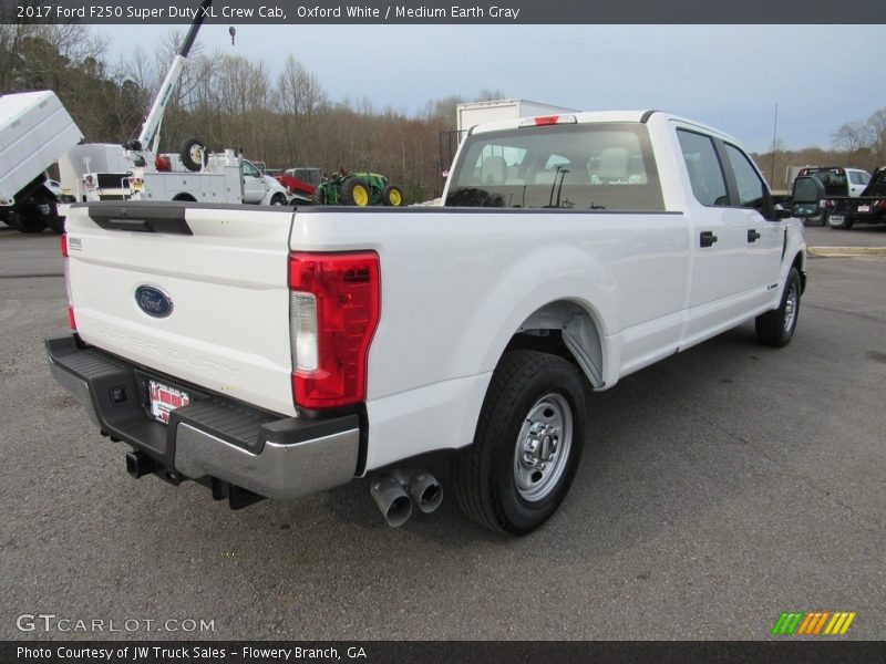 Oxford White / Medium Earth Gray 2017 Ford F250 Super Duty XL Crew Cab