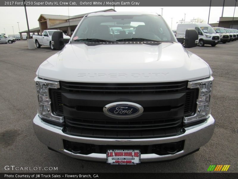 Oxford White / Medium Earth Gray 2017 Ford F250 Super Duty XL Crew Cab