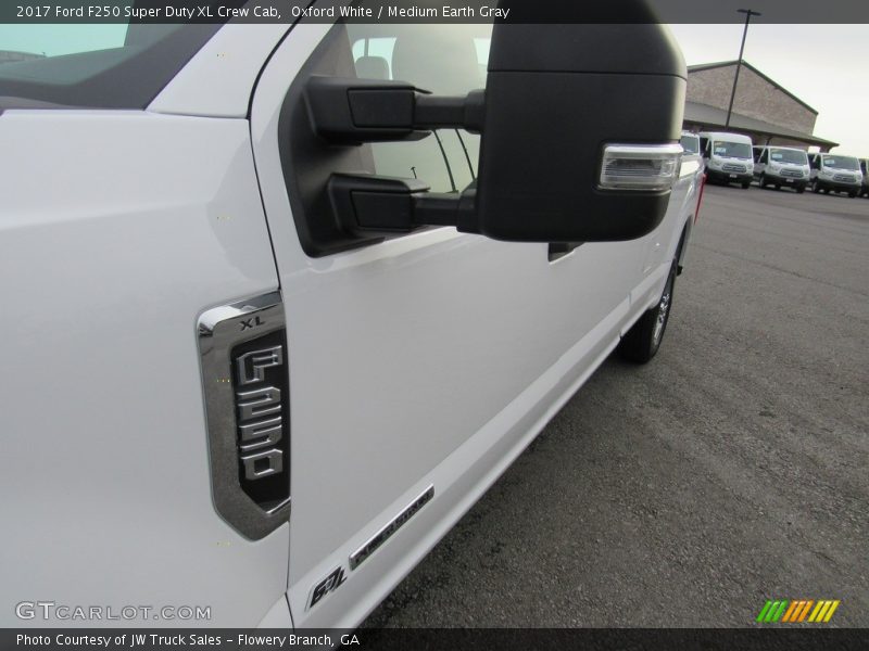  2017 F250 Super Duty XL Crew Cab Logo