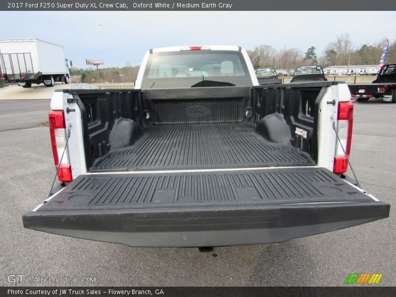 Oxford White / Medium Earth Gray 2017 Ford F250 Super Duty XL Crew Cab