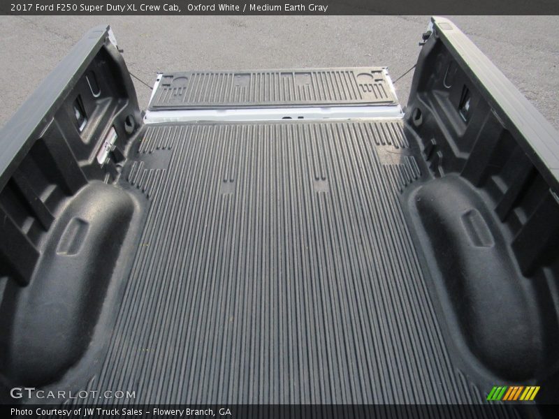 Oxford White / Medium Earth Gray 2017 Ford F250 Super Duty XL Crew Cab
