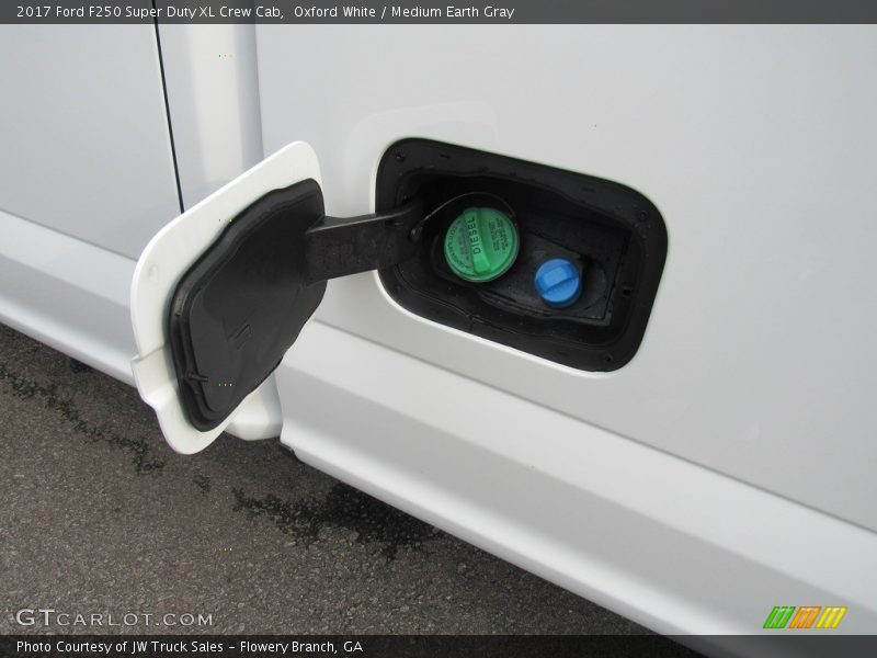 Oxford White / Medium Earth Gray 2017 Ford F250 Super Duty XL Crew Cab