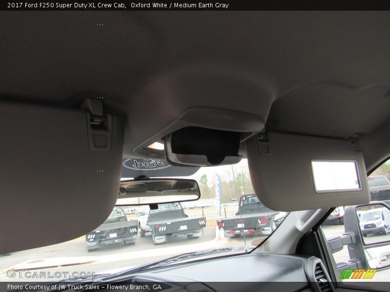 Oxford White / Medium Earth Gray 2017 Ford F250 Super Duty XL Crew Cab