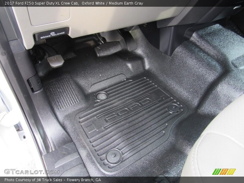 Controls of 2017 F250 Super Duty XL Crew Cab