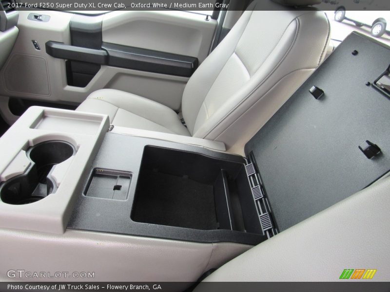 Oxford White / Medium Earth Gray 2017 Ford F250 Super Duty XL Crew Cab