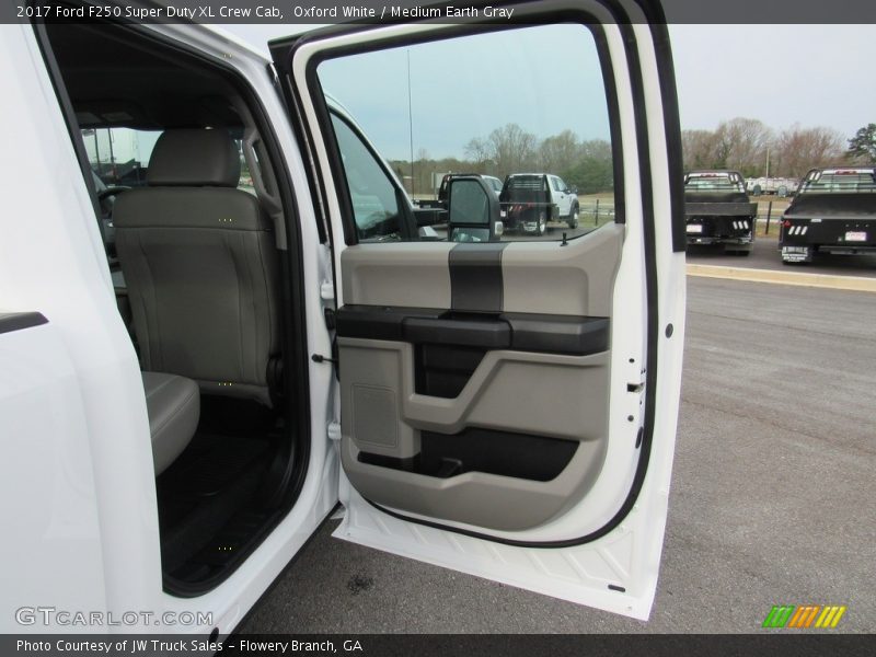 Door Panel of 2017 F250 Super Duty XL Crew Cab