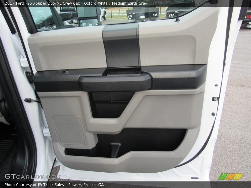 Door Panel of 2017 F250 Super Duty XL Crew Cab