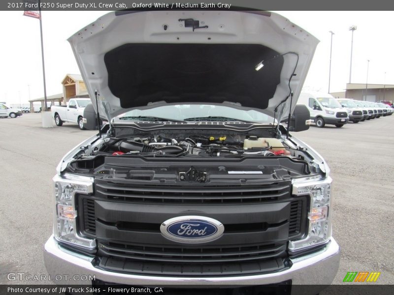 Oxford White / Medium Earth Gray 2017 Ford F250 Super Duty XL Crew Cab