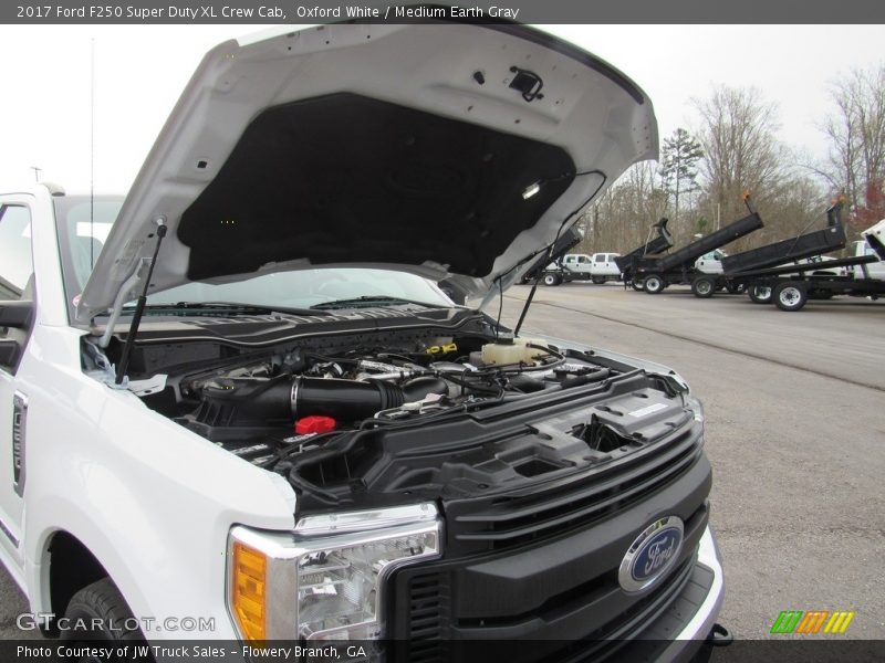 Oxford White / Medium Earth Gray 2017 Ford F250 Super Duty XL Crew Cab