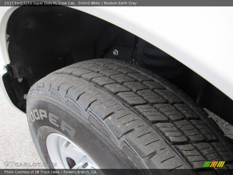 Oxford White / Medium Earth Gray 2017 Ford F250 Super Duty XL Crew Cab