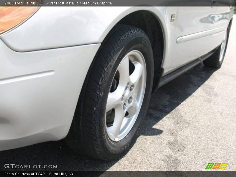 Silver Frost Metallic / Medium Graphite 2003 Ford Taurus SES