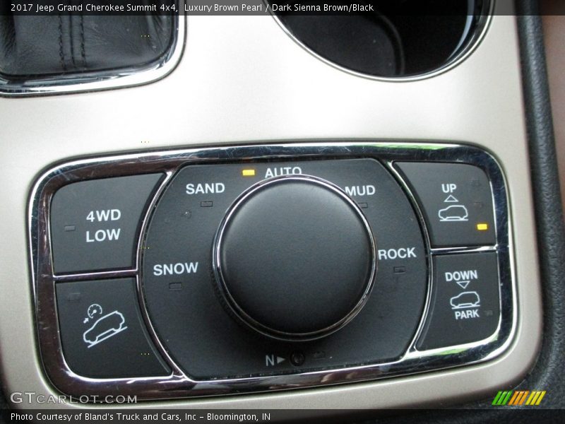 Luxury Brown Pearl / Dark Sienna Brown/Black 2017 Jeep Grand Cherokee Summit 4x4