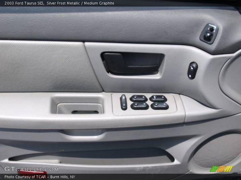 Silver Frost Metallic / Medium Graphite 2003 Ford Taurus SES